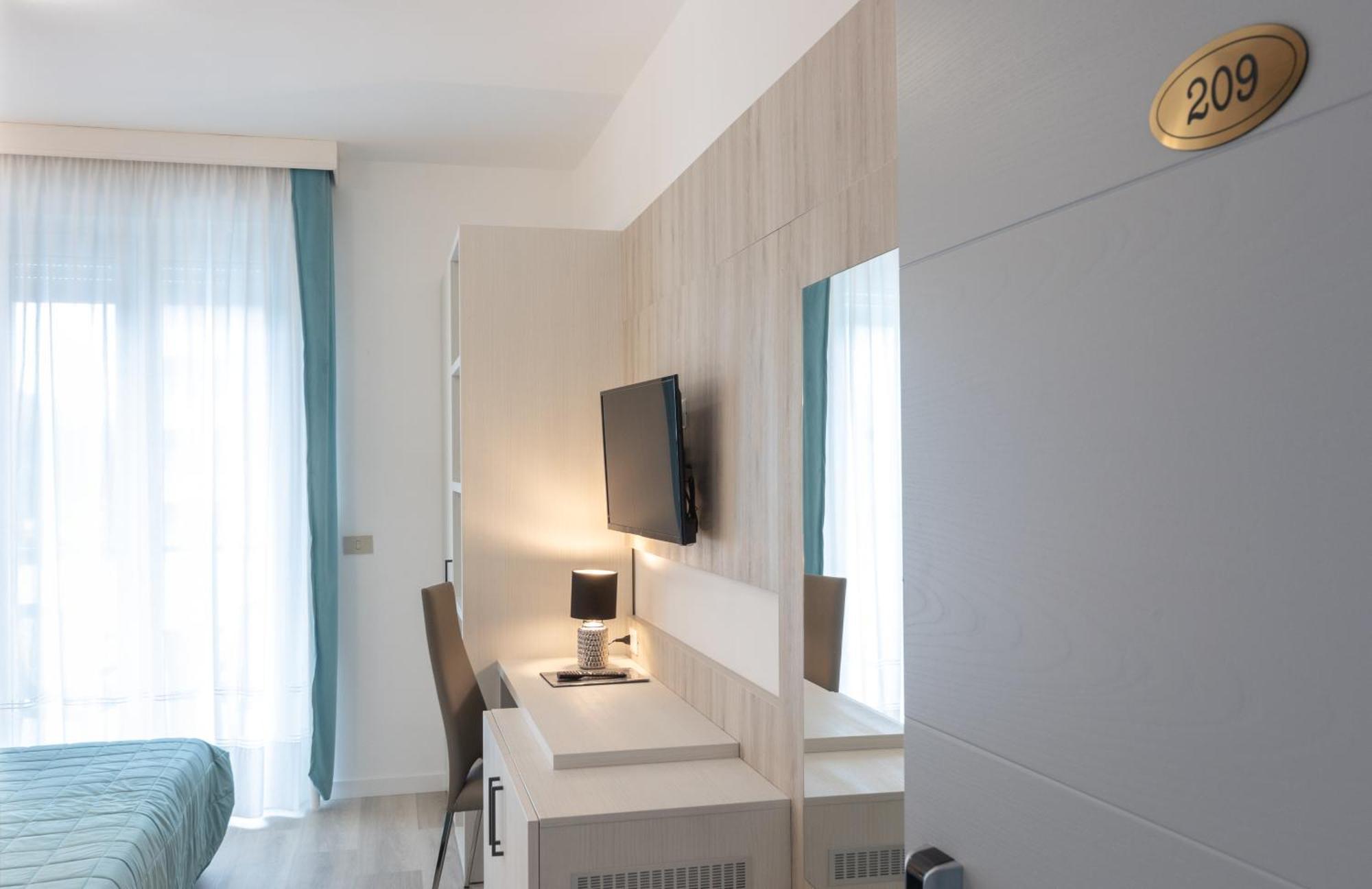 Hotel & Aparthotel Carinthia S Lido di Jesolo Exterior photo